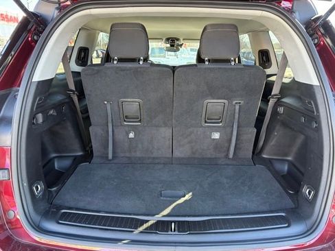 Used 2023 Jeep Grand Cherokee L Laredo image 25