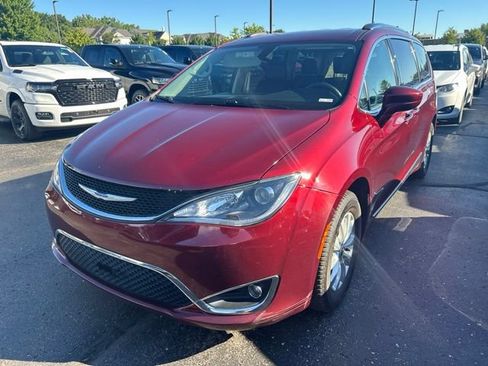 Used 2018 Chrysler Pacifica Touring-L Plus FWD image 1