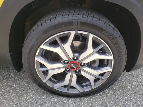 Certified 2021 Kia Seltos SX w/ SX Sunroof Package AWD/4WD image 34