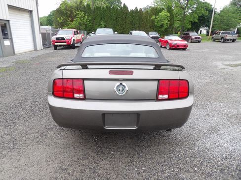 Used 2005 Ford Mustang Convertible RWD image 4