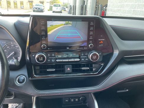 Used 2021 Toyota Highlander XSE AWD/4WD image 29