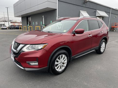 Used 2018 Nissan Rogue SV image 3