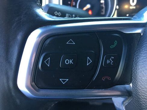 Used 2019 Jeep Wrangler Unlimited Sahara AWD/4WD image 17