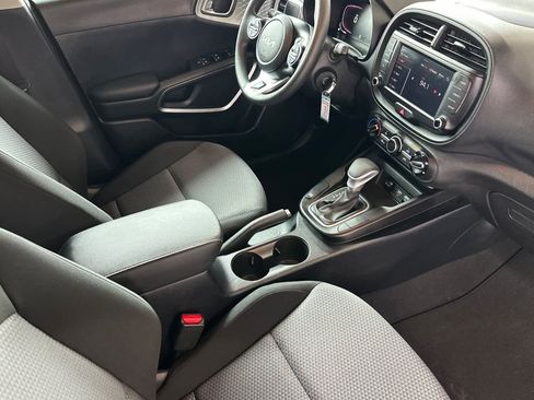 Used 2023 Kia Soul LX w/ LX Technology Package FWD image 18