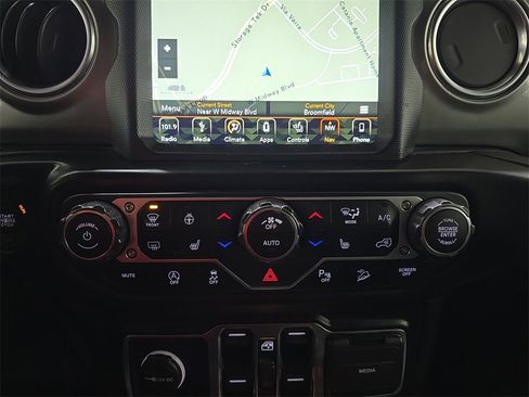 Used 2019 Jeep Wrangler Unlimited Sahara image 26