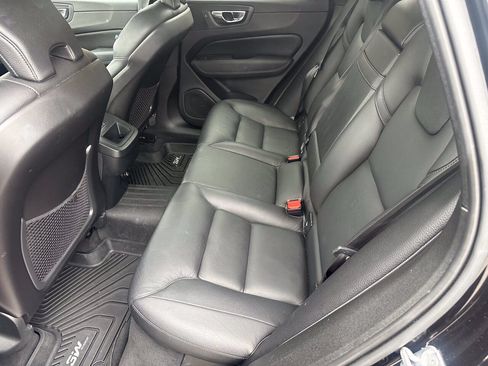 Used 2019 Volvo XC60 T6 Momentum w/ Premium Package AWD/4WD image 19