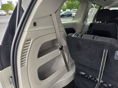 Used 2020 Chrysler Pacifica Touring w/ Advanced Safetytec Group FWD image 29