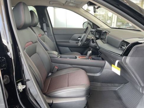 Certified 2025 Nissan Kicks SR FWD image 18