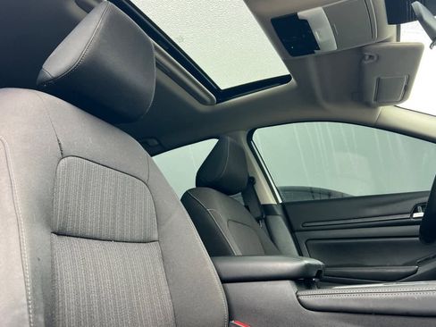 Used 2024 Nissan Altima 2.5 SV w/ SV Premium Package image 17