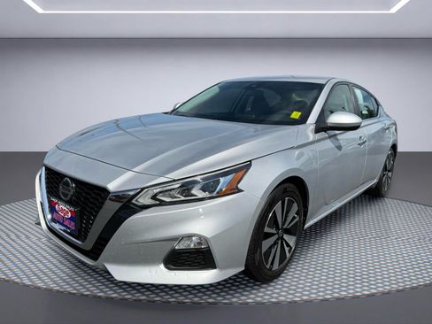 Used 2022 Nissan Altima 2.5 SV FWD image 2