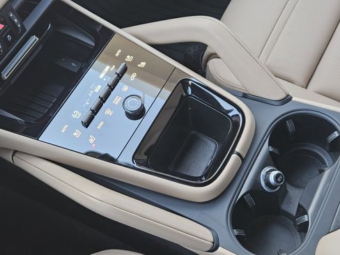Certified 2025 Porsche Cayenne S image 20