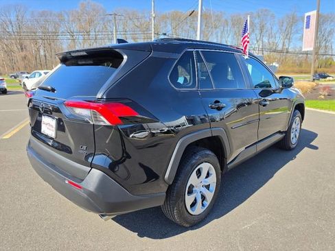 Used 2021 Toyota RAV4 LE image 7