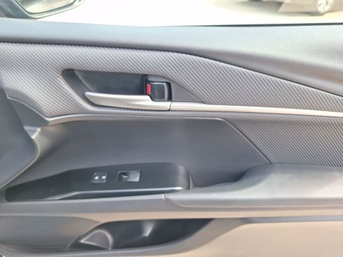 Used 2025 Toyota Camry SE w/ Convenience Package image 33