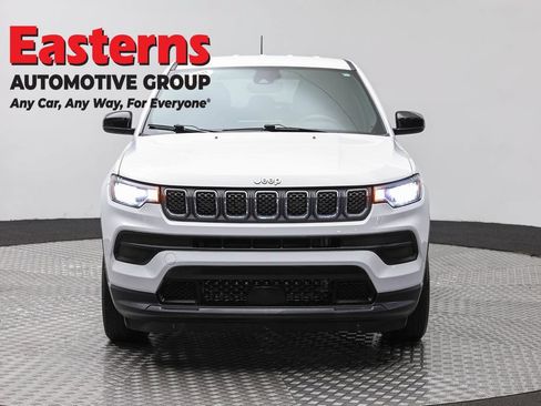 Used 2023 Jeep Compass Sport AWD/4WD image 2