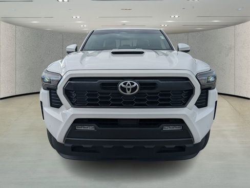 Used 2024 Toyota Tacoma TRD Sport w/ TRD Sport Upgrade Package image 8