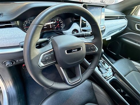 Used 2025 Jeep Compass Latitude w/ Sun & Sound Group image 12