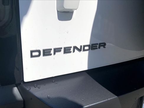 New 2026 Land Rover Defender 110 X-Dynamic SE AWD/4WD image 15