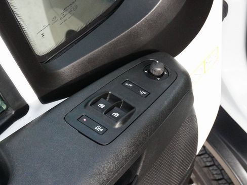 Used 2024 RAM ProMaster 2500 w/ Convenience Group image 20