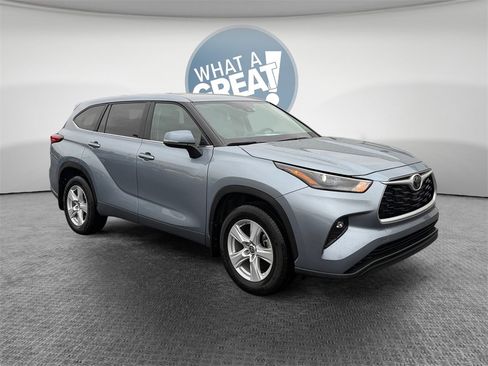 Used 2023 Toyota Highlander LE image 1