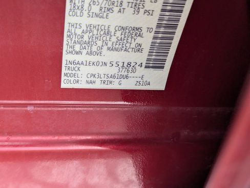 Used 2018 Nissan Titan SV image 31