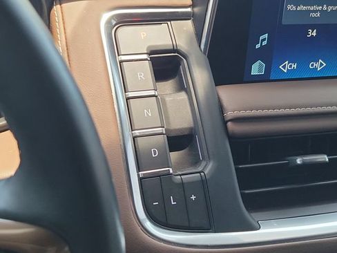 Used 2024 Chevrolet Suburban High Country AWD/4WD image 31