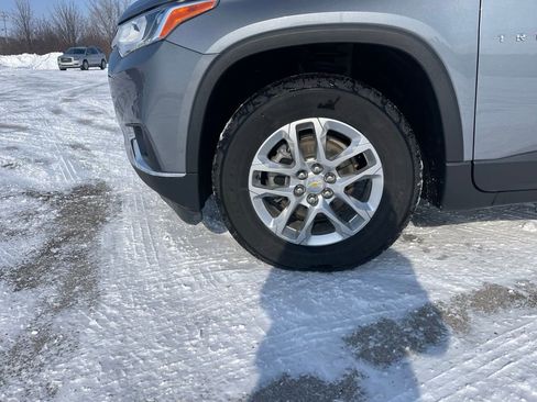 Used 2021 Chevrolet Traverse LT image 9