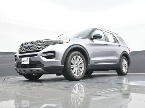 Used 2022 Ford Explorer Limited w/ Equipment Group 301A AWD/4WD image 59