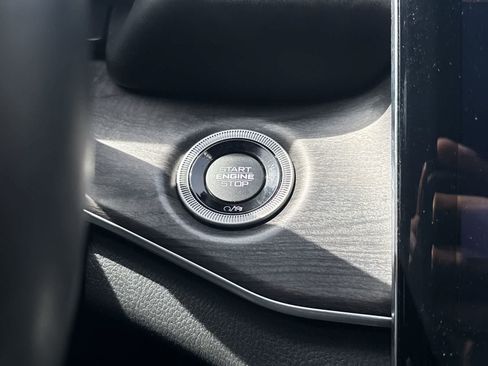 Certified 2021 Jeep Grand Cherokee L Overland w/ Luxury Tech Group IV AWD/4WD image 17