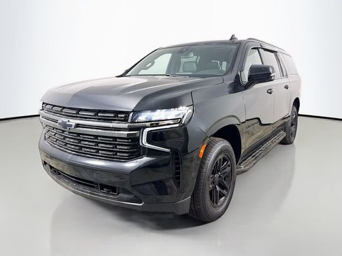 Used 2022 Chevrolet Suburban RST image 3