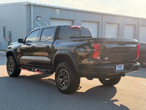 Used 2026 Chevrolet Colorado ZR2 w/ Technology Package AWD/4WD image 10