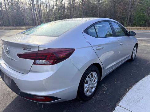 Used 2019 Hyundai Elantra SE image 6