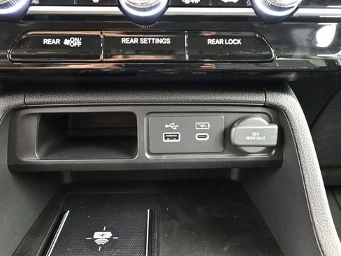 Used 2025 Honda Pilot Touring image 31