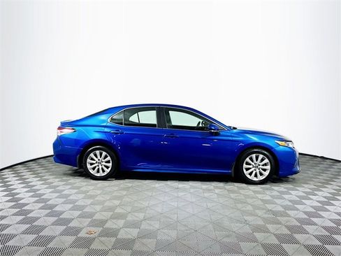 Used 2018 Toyota Camry SE image 9