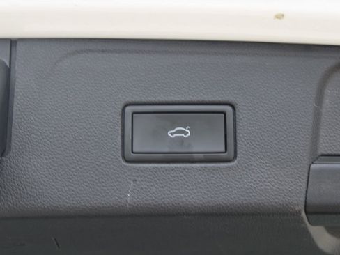 Certified 2022 Volkswagen Atlas SE w/ Black Wheel Package image 30