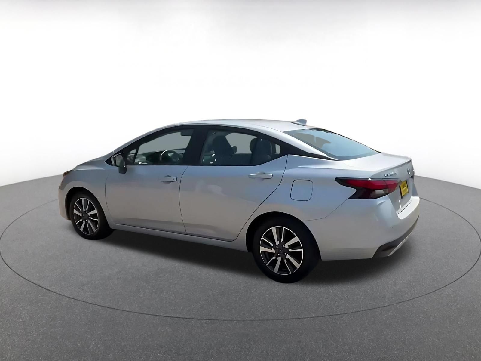 Used 2025 Nissan Versa SV FWD image 10