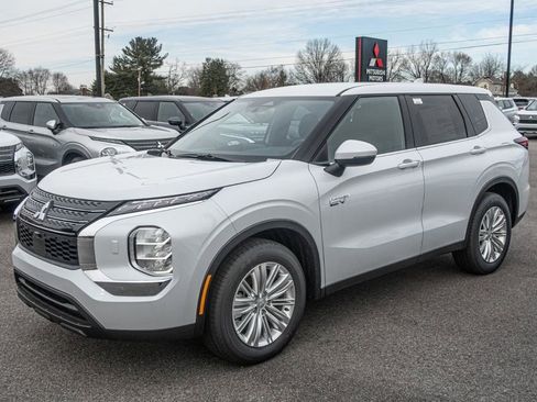 New 2025 Mitsubishi Outlander ES image 1