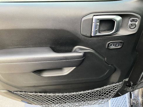 Used 2018 Jeep Wrangler Sport image 9