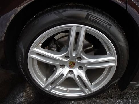 Used 2020 Porsche Panamera image 25