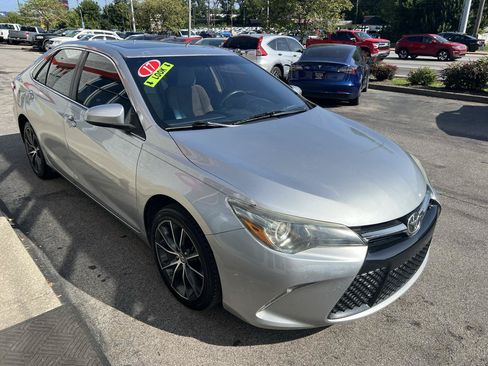 Used 2017 Toyota Camry XSE w/ Moonroof Package FWD image 8