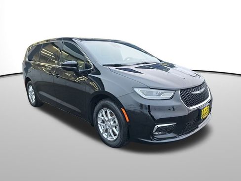 New 2026 Chrysler Pacifica Select image 8