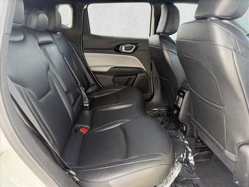 Used 2025 Jeep Compass Limited image 19