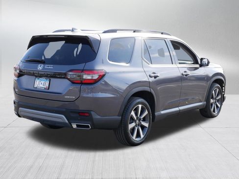 Certified 2025 Honda Pilot Touring image 7