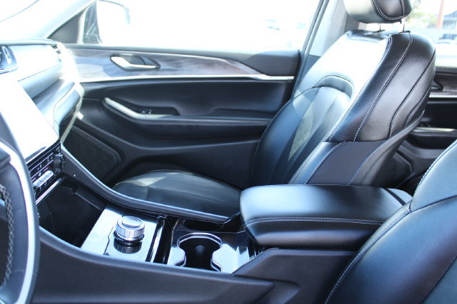 Used 2023 Jeep Grand Cherokee L Limited RWD image 31