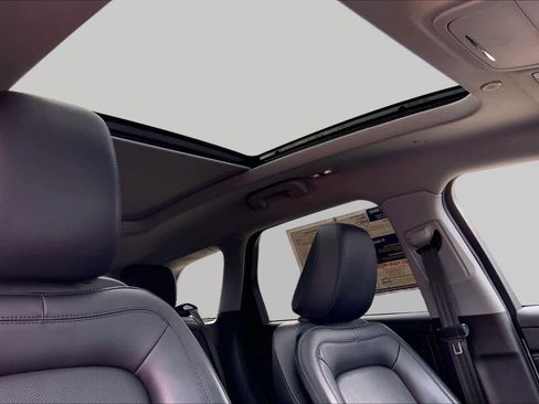 Used 2022 Lincoln Corsair AWD w/ Premium Package image 13