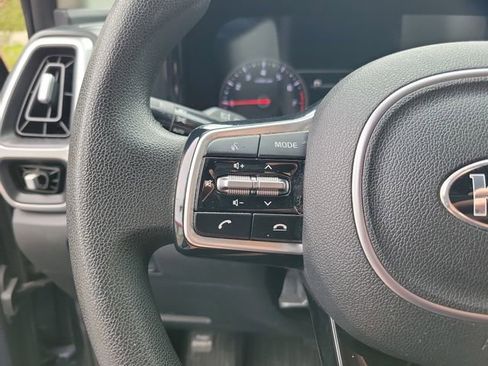 Used 2021 Kia Sorento LX AWD/4WD image 17