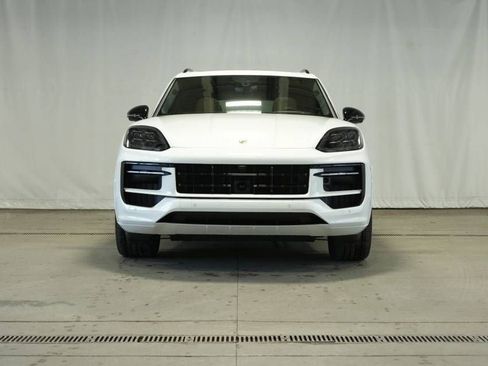 New 2026 Porsche Cayenne GTS image 10