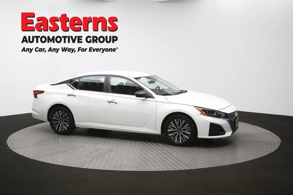 Used 2025 Nissan Altima 2.5 SV FWD image 44