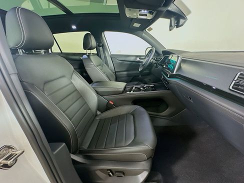 Certified 2025 Volkswagen Atlas Cross Sport SEL AWD/4WD image 46