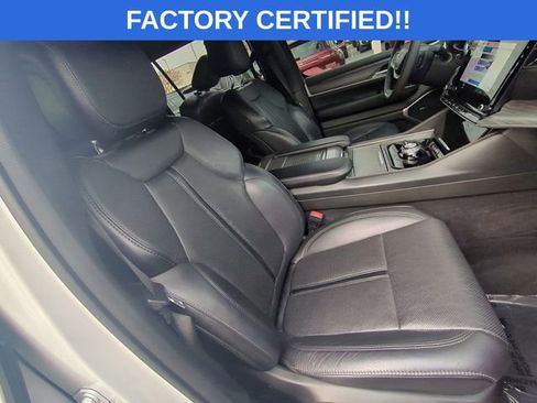 Certified 2024 Jeep Wagoneer Series II w/ Flexible Seating Group image 39