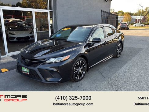 Used 2018 Toyota Camry SE image 1